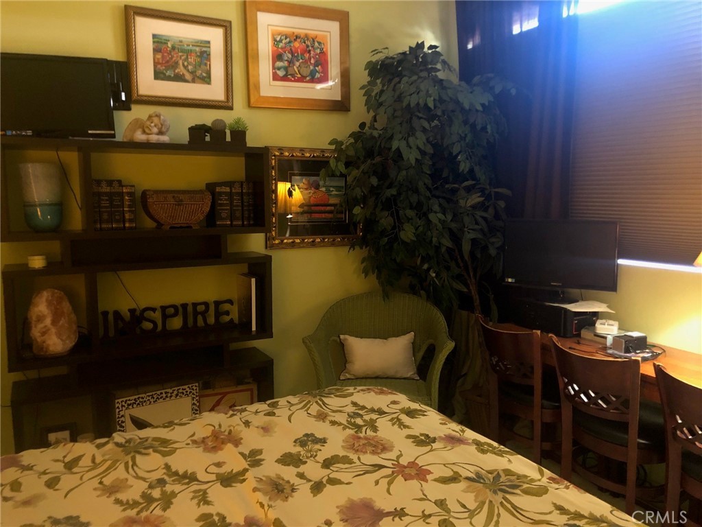 https://media.crmls.org/medias/8dd595be-8b6e-43fe-9c37-318eb01b98dc.jpg?preset=X-Large