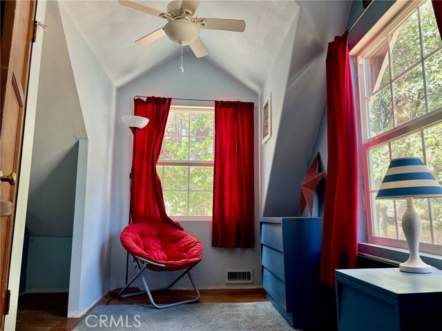 Detail Gallery Image 13 of 22 For 876 Lark Rd, Wrightwood,  CA 92397 - 3 Beds | 1 Baths