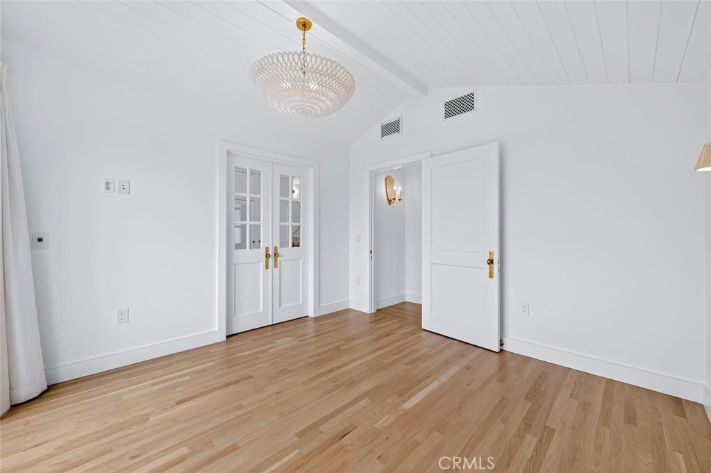 https://media.crmls.org/medias/8dd6b9a0-c1bc-4f30-aa08-5bb840819a9b.jpg?preset=X-Large