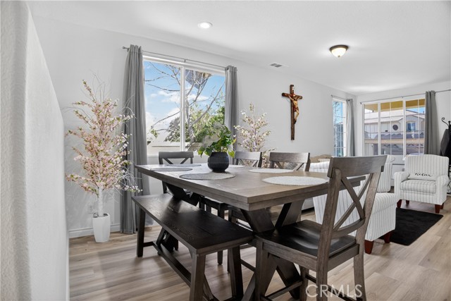 Detail Gallery Image 15 of 55 For 2301 Foxtail Dr, Palmdale,  CA 93551 - 5 Beds | 3 Baths