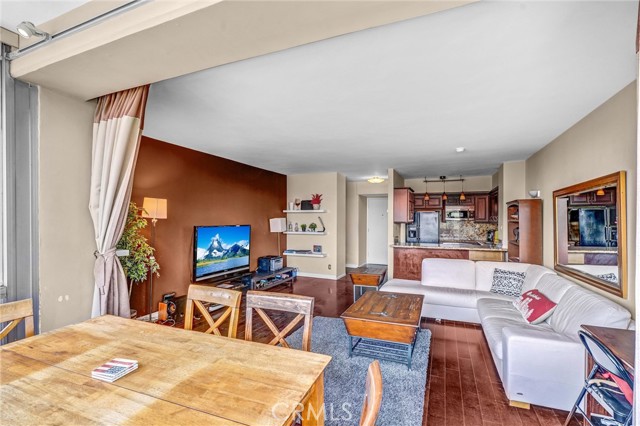 Detail Gallery Image 15 of 27 For 969 Hilgard Ave #706,  Los Angeles,  CA 90024 - 1 Beds | 1 Baths