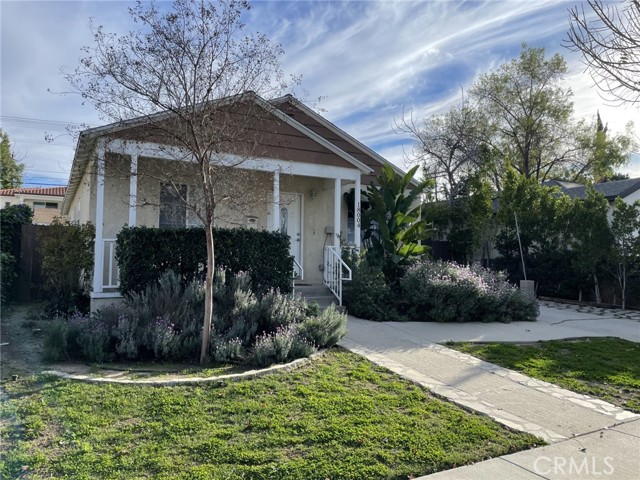 Detail Gallery Image 2 of 13 For 18004 Martha St, Encino,  CA 91316 - 3 Beds | 3 Baths