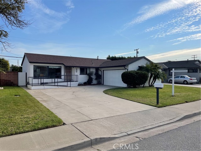 2172 Puente Ave, Costa Mesa, CA 92627