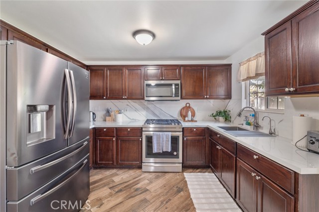 Detail Gallery Image 8 of 29 For 11113 Van Buren Ave, Inglewood,  CA 90044 - 3 Beds | 2 Baths