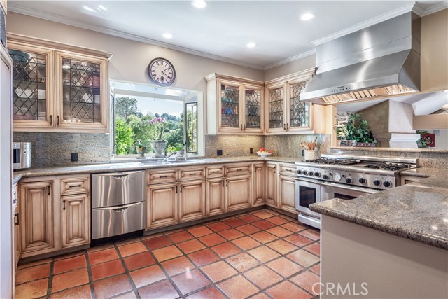 Detail Gallery Image 5 of 22 For 3589 Lariat Ln, Rolling Hills Estates,  CA 90274 - 5 Beds | 5/1 Baths