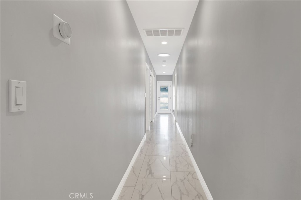 https://media.crmls.org/medias/8ddcb52d-14c5-428d-bcbe-0d7651f7afdd.jpg?preset=X-Large