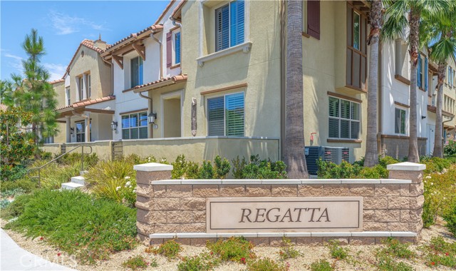19209 Tideline Court, Huntington Beach CA: https://media.crmls.org/medias/8ddd12f4-1cc1-421e-8efa-6fa0881645fb.jpg