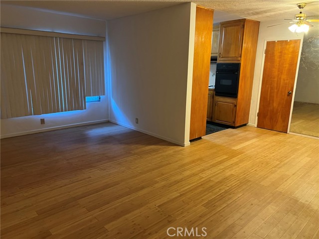 640 Elm Avenue, Long Beach CA: https://media.crmls.org/medias/8dde2c1b-203d-455e-87b0-135617ca5aac.jpg