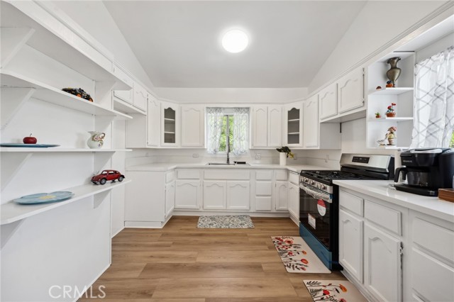 Detail Gallery Image 27 of 42 For 318 E 11th St, Pomona,  CA 91766 - 5 Beds | 2/1 Baths