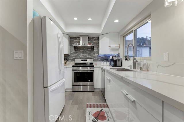 Detail Gallery Image 7 of 41 For 1881 Alpha Rd #17,  Glendale,  CA 91208 - 2 Beds | 3 Baths