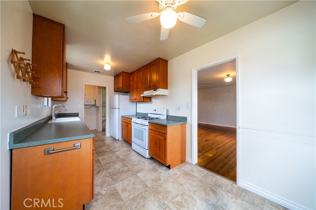 Detail Gallery Image 16 of 41 For 10446 Highdale St, Bellflower,  CA 90706 - 3 Beds | 2 Baths