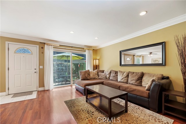 419 N Alice Way, Anaheim CA: https://media.crmls.org/medias/8de083bb-5188-4563-a400-7392f52f07d0.jpg