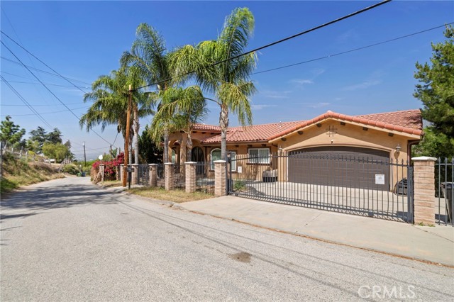 Detail Gallery Image 2 of 41 For 9369 Hillrose, Sunland,  CA 91040 - 4 Beds | 4 Baths