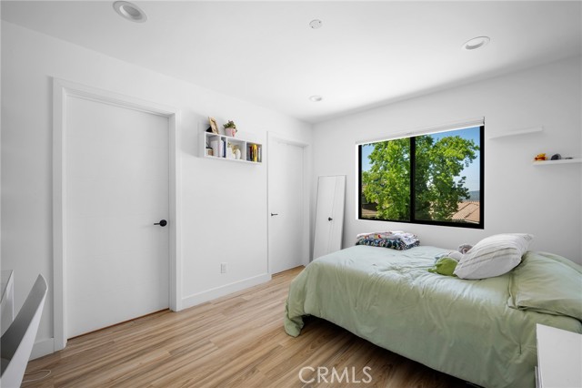2305 Henrietta Avenue, La Crescenta CA: https://media.crmls.org/medias/8de14bf2-71d3-422b-96e7-096f57c9a950.jpg