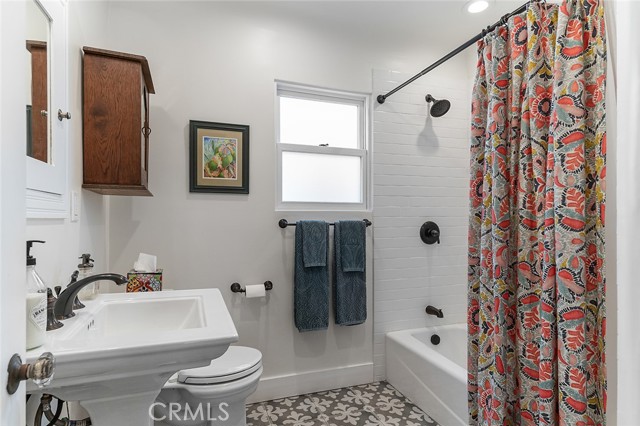 69 Santa Ana Avenue, Long Beach CA: https://media.crmls.org/medias/8de1d9c0-101c-4255-a8a9-33bdd310a868.jpg