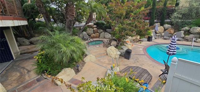 1364 Park Plaza Drive, Long Beach CA: https://media.crmls.org/medias/8de237f8-6cc5-4f8b-80ab-252fc9c42c4a.jpg