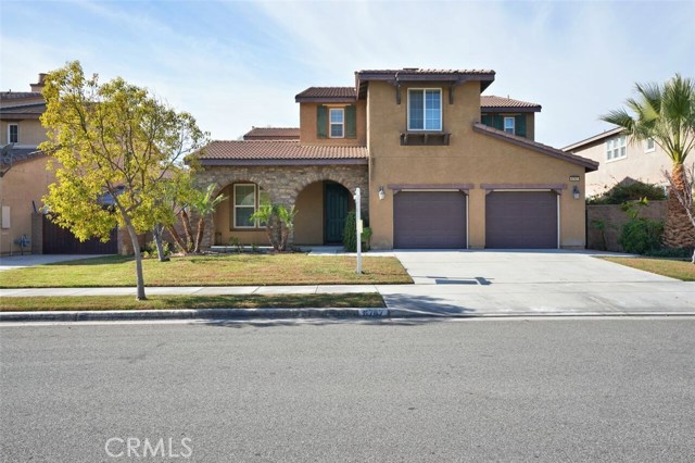 6747 Black Forest Dr, Eastvale, CA 92880