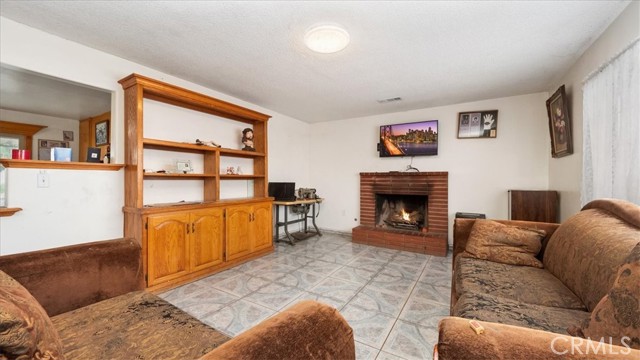 Detail Gallery Image 4 of 36 For 28029 Reservoir Ave, Nuevo,  CA 92567 - 3 Beds | 2 Baths