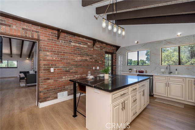 35300 Calle Grande, Lake Elsinore CA: https://media.crmls.org/medias/8de35cc5-46f2-4b0a-80fb-4aa583032aa2.jpg
