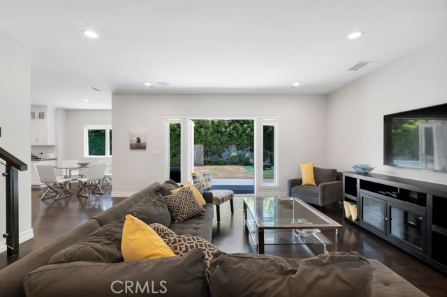 Image 21 of 69 For 15460 La Maida Street