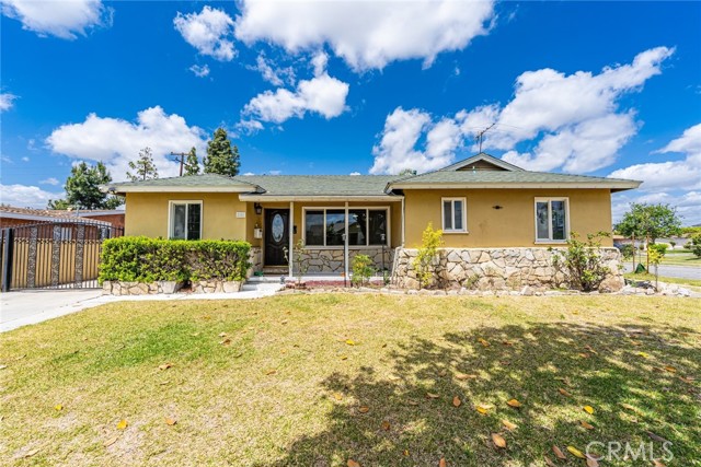 Detail Gallery Image 2 of 23 For 2101 W Gage Ave, Fullerton,  CA 92833 - 3 Beds | 2 Baths
