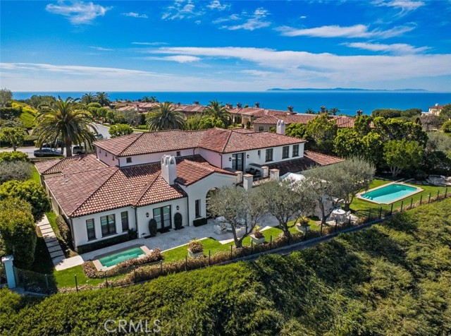 23 Skyridge, Newport Coast CA: https://media.crmls.org/medias/8de499de-4f53-478e-ae42-0ac3f572aa99.jpg