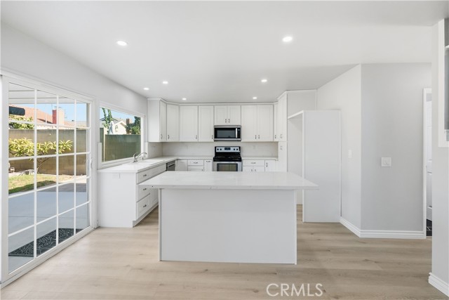 Detail Gallery Image 6 of 16 For 5191 Bridgewood, La Palma,  CA 90623 - 4 Beds | 3 Baths