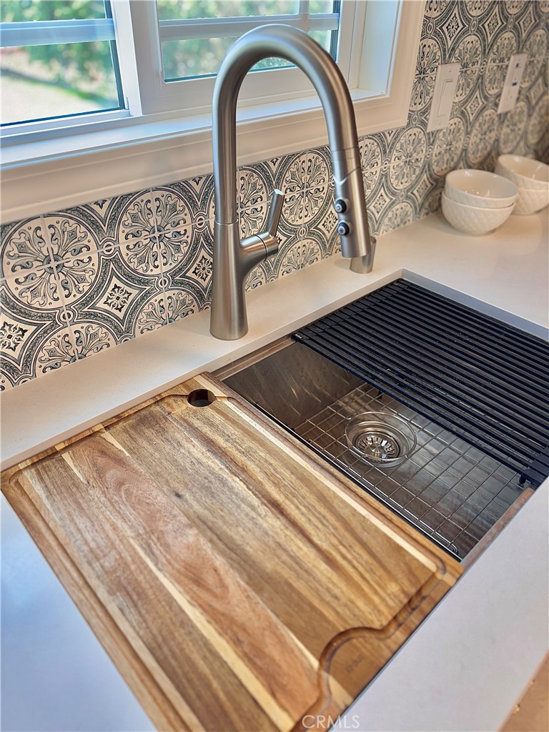https://media.crmls.org/medias/8de5ac85-9d82-4bb7-ae37-e6456b890e57.jpg?preset=X-Large