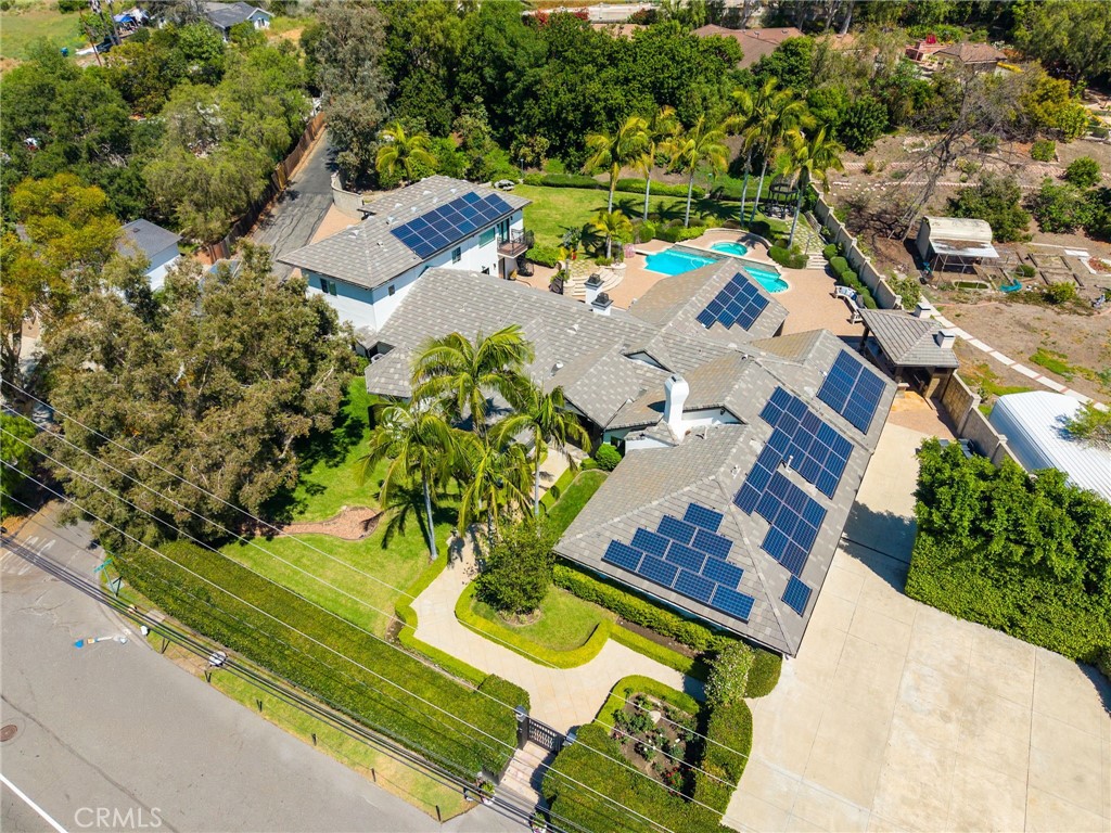 https://media.crmls.org/medias/8de5b2d6-4727-4a84-b436-2ba8719c7a71.jpg?preset=X-Large