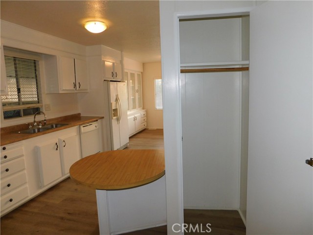 2230 Lake Park Drive, San Jacinto CA: https://media.crmls.org/medias/8de5f7a5-8190-4437-8cac-9a4ffeca08f7.jpg