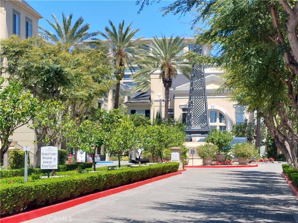 Driveway to club house