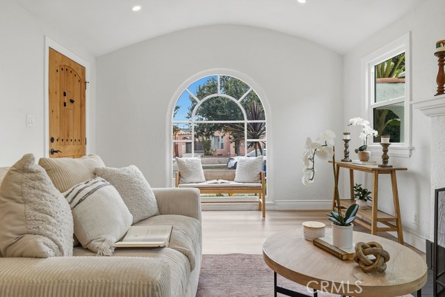 Detail Gallery Image 7 of 44 For 6119 Haas, Los Angeles,  CA 90047 - 3 Beds | 2/1 Baths