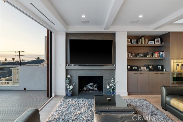 1737 Manhattan Avenue, Hermosa Beach CA: https://media.crmls.org/medias/8de7679e-0a1b-4bc4-b9ef-fedd00aaf84e.jpg