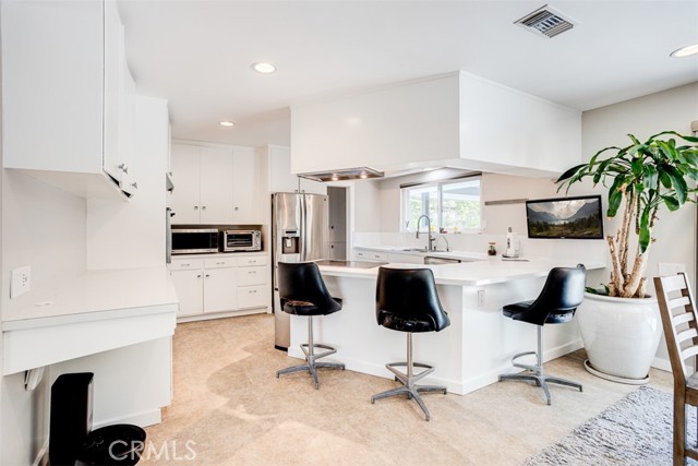 Detail Gallery Image 12 of 43 For 10034 La Canada Way, Shadow Hills,  CA 91040 - 2 Beds | 2 Baths