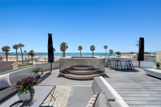 36 15th Street, Hermosa Beach CA: https://media.crmls.org/medias/8de8dbd5-6c17-48fb-a1e4-35659659a2da.jpg