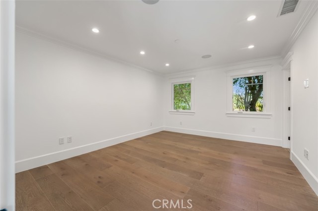 20701 Dumont Street, Woodland Hills CA: https://media.crmls.org/medias/8de965b3-3bb3-419d-a874-f33f91d275ff.jpg