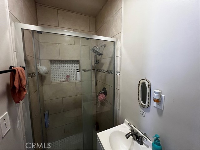 Detail Gallery Image 22 of 34 For 910 E 19th, Long Beach,  CA 90806 - 4 Beds | 3 Baths