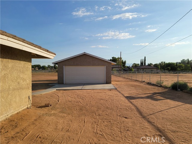21291 Ramona Avenue, Apple Valley CA: https://media.crmls.org/medias/8dea52e4-33d1-4d9b-8f39-a7070aa8f408.jpg