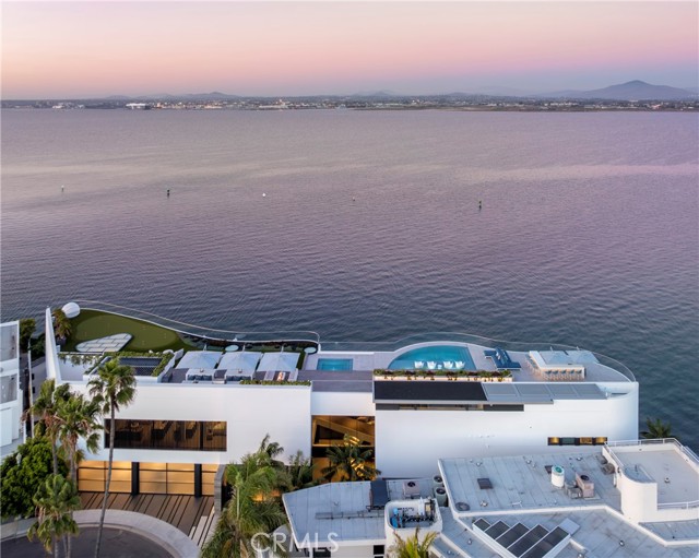 3 The Point, Coronado CA: https://media.crmls.org/medias/8dea8e89-7a0b-4c46-8370-8284afda1546.jpg