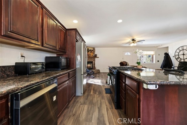 Detail Gallery Image 16 of 44 For 879 Spruce, Sugarloaf,  CA 92386 - 3 Beds | 2/1 Baths