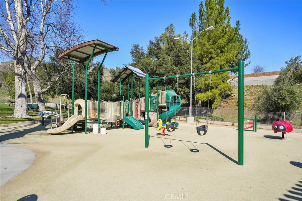 https://media.crmls.org/medias/8deb19dc-efc9-4683-849e-2a6b0c6c988f.jpg?preset=X-Large