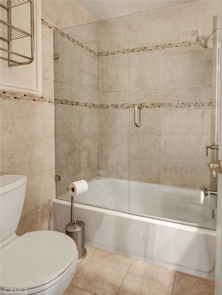https://media.crmls.org/medias/8deb7fbd-e817-463b-9651-aac705419de3.jpg?preset=X-Large
