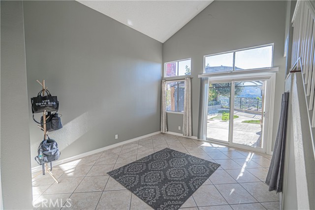 Detail Gallery Image 4 of 48 For 28076 Wildwind Dr, Canyon Country,  CA 91351 - 4 Beds | 3 Baths