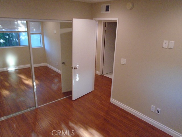 Detail Gallery Image 9 of 23 For 18516 Mayall St #D,  Northridge,  CA 91324 - 3 Beds | 2/1 Baths