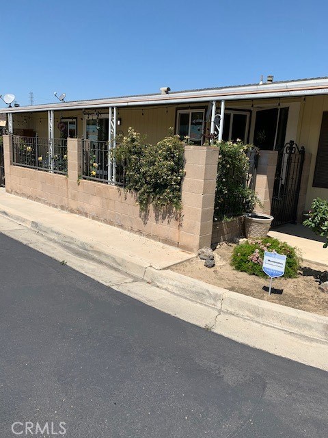 4401 Camelot Place, Bakersfield CA: https://media.crmls.org/medias/8deda94b-df73-4440-b97b-fd3ac9e19fe0.jpg