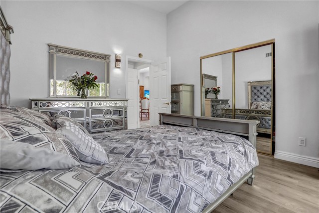 5115 Boda Pl, Woodland Hills CA: https://media.crmls.org/medias/8deee8fe-07e2-439c-b619-501835f5930f.jpg