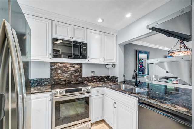 5927 E Creekside Avenue, Orange CA: https://media.crmls.org/medias/8def1153-93c3-4dd8-8917-71f4189a2fc0.jpg