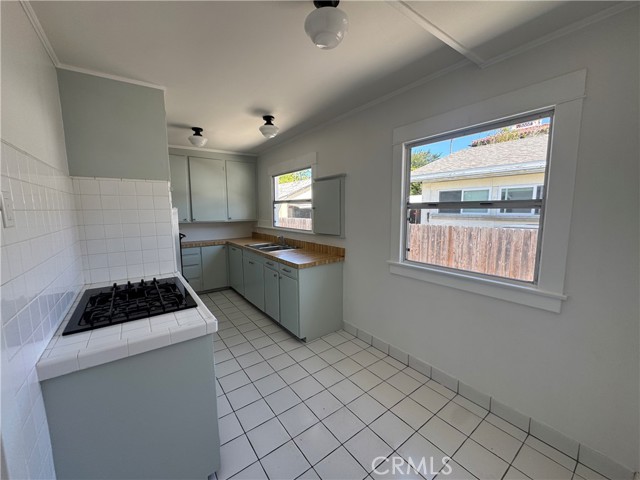 Detail Gallery Image 12 of 15 For 815 South Juanita, Redondo Beach,  CA 90277 - 4 Beds | 2 Baths