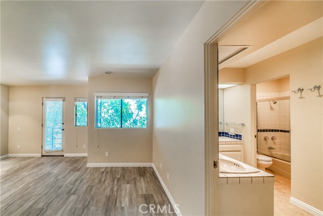 Detail Gallery Image 27 of 33 For 13236 Valleyheart #102,  Studio City,  CA 91604 - 2 Beds | 3 Baths