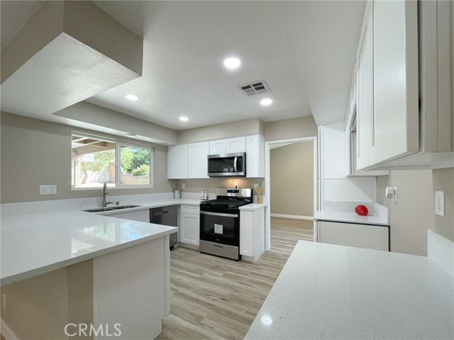 43856 Windsor Place, Lancaster CA: https://media.crmls.org/medias/8df1a3c0-8188-4b8e-8fbb-9199a3c5cf04.jpg